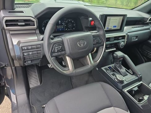 Used 2025 Toyota Tacoma TRD Sport AWD/4WD image 16