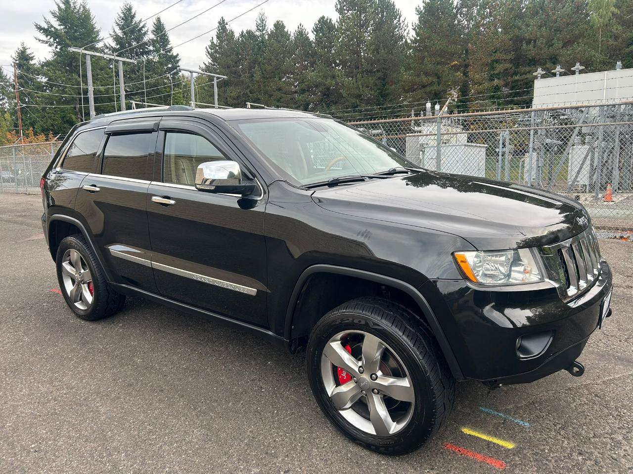 Used 2011 Jeep Grand Cherokee Overland AWD/4WD image 3