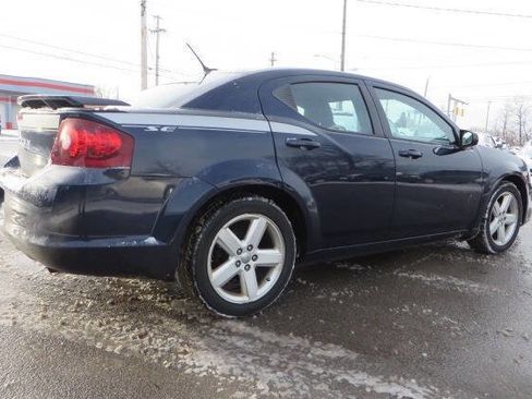Used 2013 Dodge Avenger SE image 2