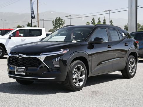 New 2026 Chevrolet Trax LT w/ LPO, Blackout Package FWD image 8