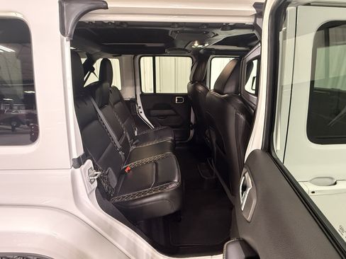 Used 2021 Jeep Wrangler Unlimited Sahara image 11