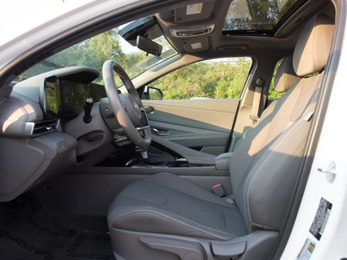 Used 2025 Hyundai Elantra SEL FWD image 20