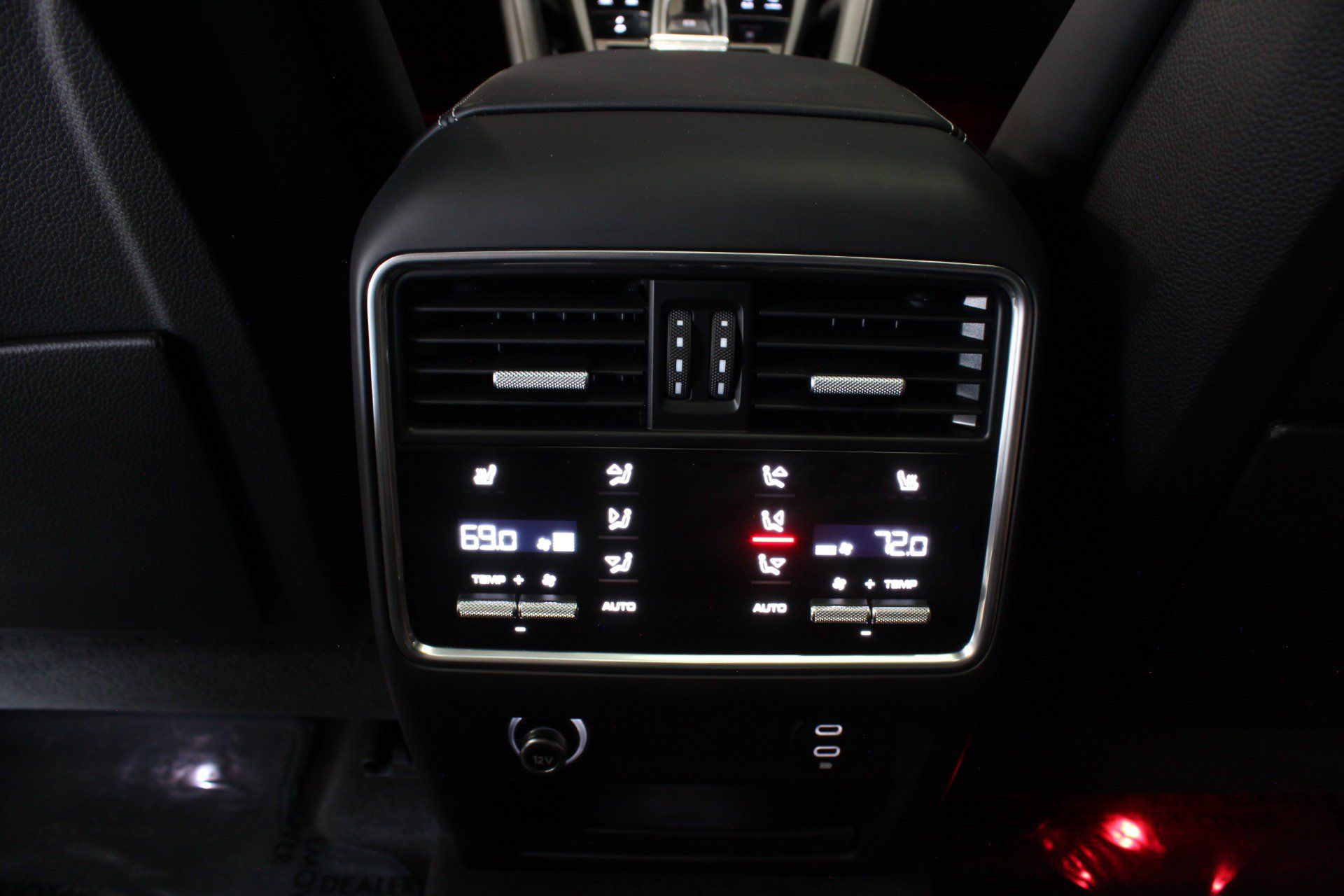 Used 2022 Porsche Cayenne Turbo AWD/4WD image 42