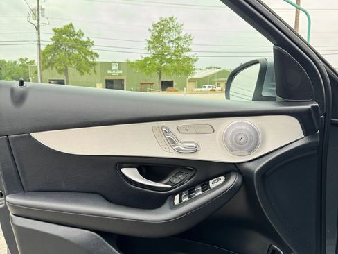 Used 2019 Mercedes-Benz GLC 300 4MATIC image 20