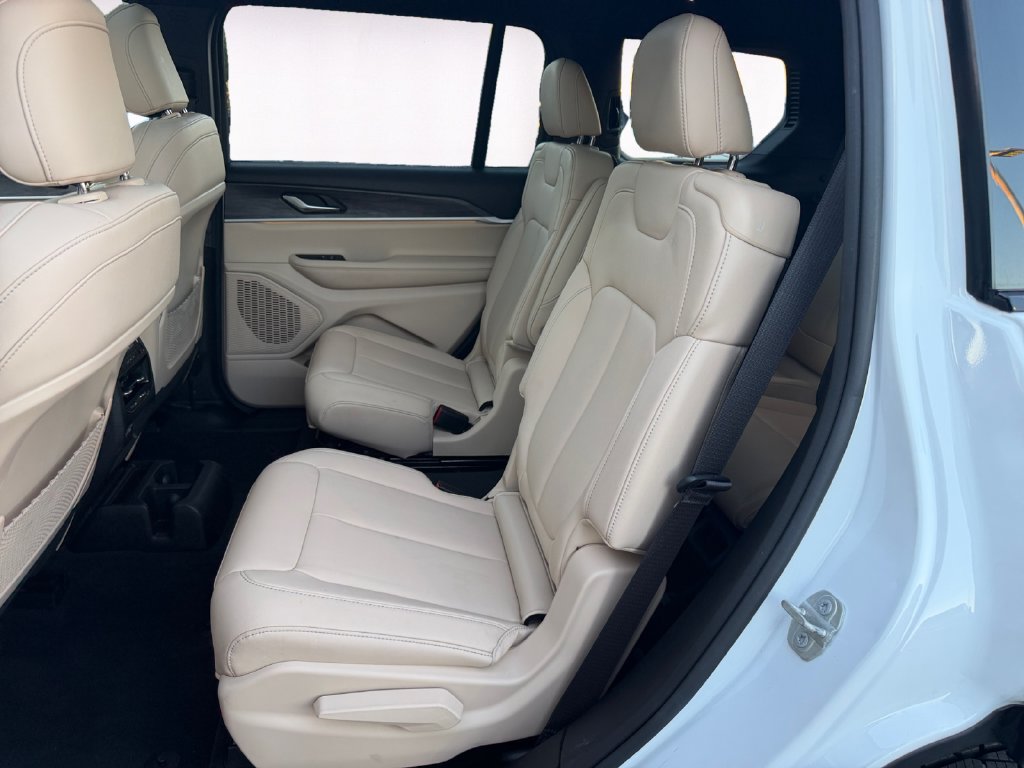 Used 2023 Jeep Grand Cherokee L Limited AWD/4WD image 13