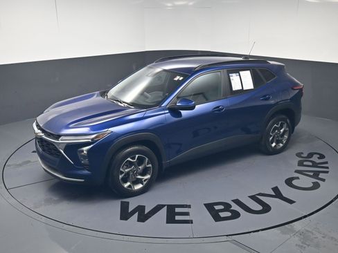 Certified 2024 Chevrolet Trax LT w/ Driver Confidence Package image 28