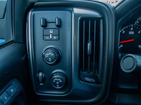 Used 2018 Chevrolet Silverado 1500 LTZ w/ Sport Package AWD/4WD image 23