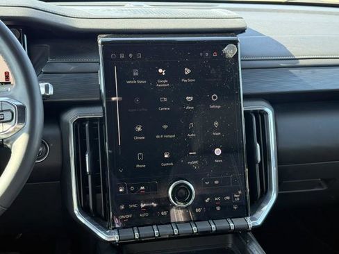 Used 2024 GMC Acadia Elevation image 25