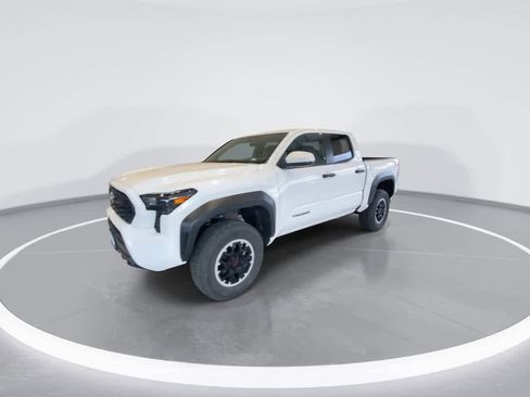 Used 2024 Toyota Tacoma TRD Off-Road AWD/4WD image 4