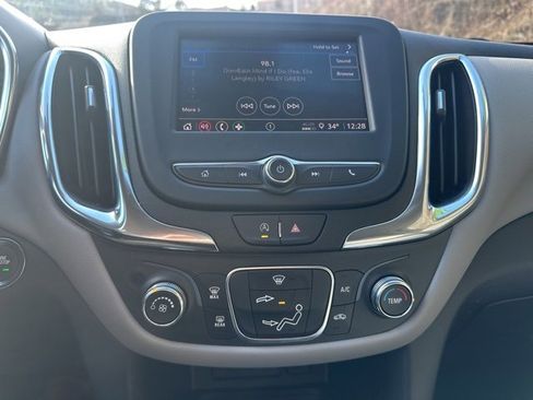 Used 2022 Chevrolet Equinox LS w/ LS Convenience Package image 16