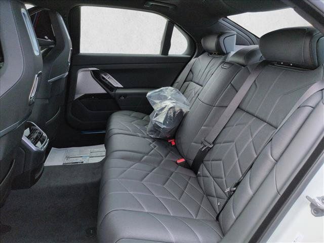 Used 2026 BMW i7 eDrive50 w/ M Sport Package RWD image 16