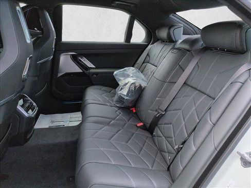 Used 2026 BMW i7 eDrive50 w/ M Sport Package RWD image 16