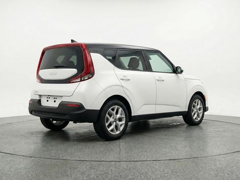 Used 2025 Kia Soul LX w/ LX Technology Package FWD image 9