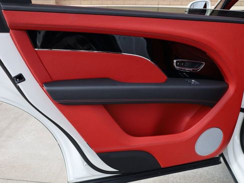 Used 2023 Bentley Bentayga Extended Wheelbase image 24