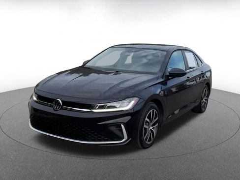 Used 2025 Volkswagen Jetta SE image 8