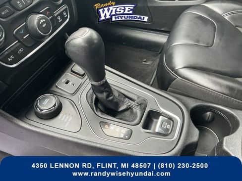 Used 2020 Jeep Cherokee Latitude Plus AWD/4WD image 25