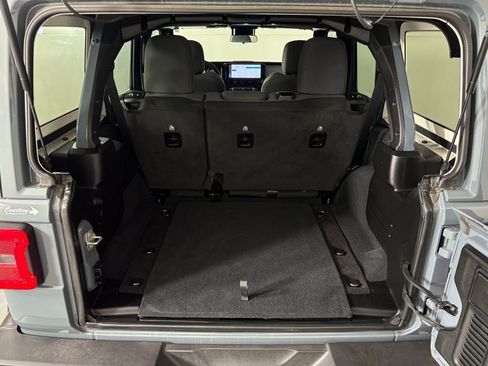 Used 2024 Jeep Wrangler Unlimited Sahara AWD/4WD image 33