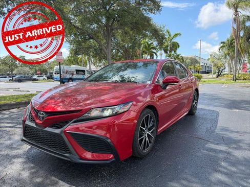 Used 2022 Toyota Camry SE w/ Convenience Package FWD image 1