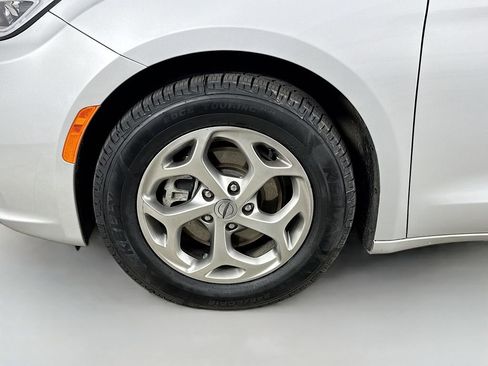 Used 2024 Chrysler Pacifica Limited image 38