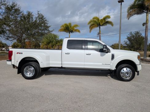Used 2021 Ford F450 Limited w/ FX4 Off-Road Package AWD/4WD image 3