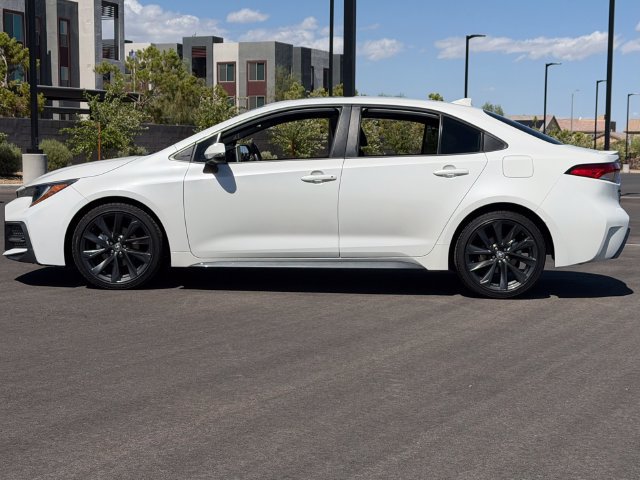 Used 2020 Toyota Corolla SE w/ SE Premium Package FWD image 2