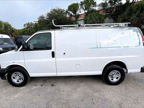 Used 2018 Chevrolet Express 2500 w/ Driver Convenience Package RWD image 15