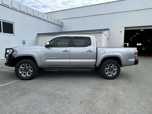 Used 2017 Toyota Tacoma Limited w/ Tow Package AWD/4WD image 6