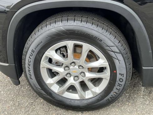 Used 2021 Chevrolet Traverse LT image 32