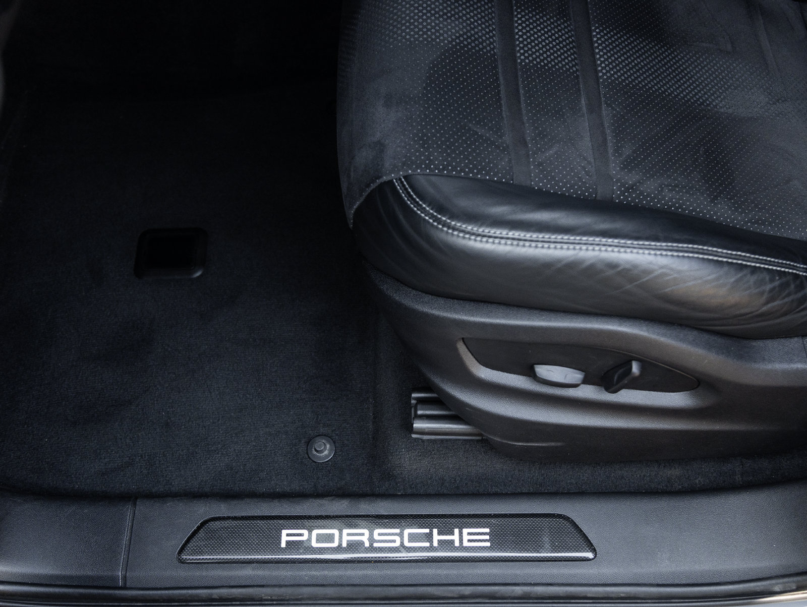 Certified 2023 Porsche Cayenne Turbo GT AWD/4WD image 21