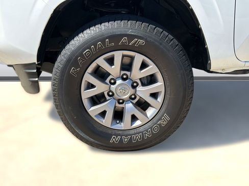 Used 2020 Toyota Tacoma SR image 12