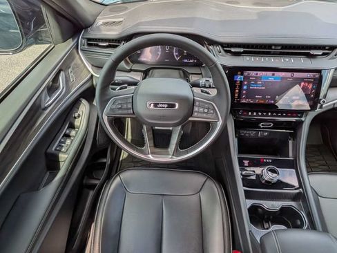 Used 2026 Jeep Grand Cherokee L Limited w/ Limited Altitude Package AWD/4WD image 19
