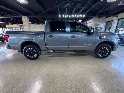 Used 2017 Nissan Titan PRO-4X w/ Pro-4x Convenience Package AWD/4WD image 8