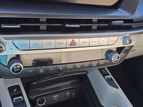 New 2025 Kia Telluride S image 28