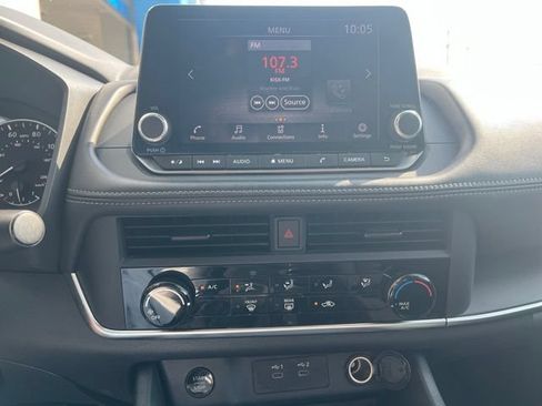 Used 2024 Nissan Rogue S AWD/4WD image 18