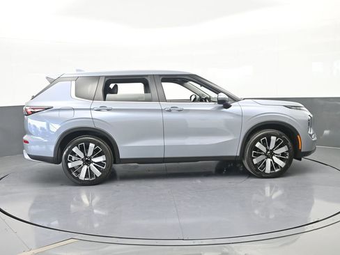 New 2026 Mitsubishi Outlander SE image 7