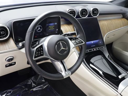 Used 2024 Mercedes-Benz GLC 300 4MATIC image 7