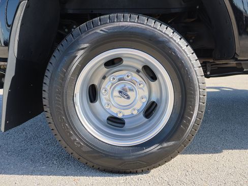 Certified 2025 Ford F350 Platinum w/ Platinum Plus Package image 14