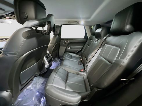 Used 2019 Land Rover Range Rover Sport SE image 18
