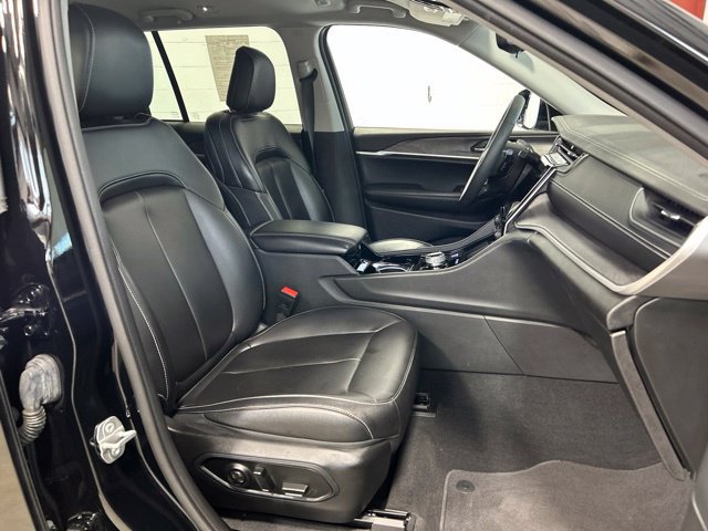 Used 2023 Jeep Grand Cherokee Limited AWD/4WD image 12