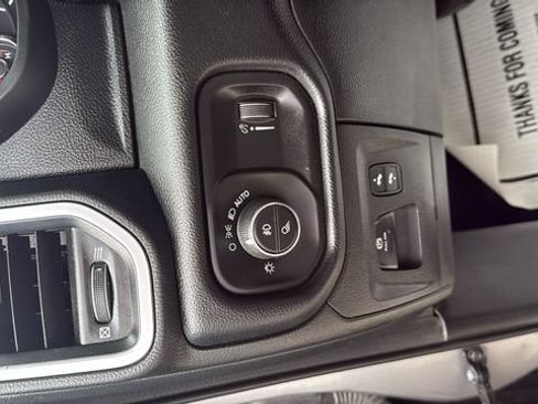 Used 2022 RAM 1500 Big Horn AWD/4WD image 17