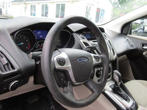 Used 2013 Ford Focus SE w/ SE Winter Pkg FWD image 20