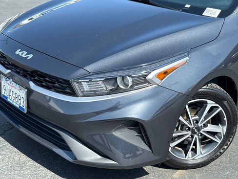 Used 2023 Kia Forte LXS w/ LXS Technology Package FWD image 3