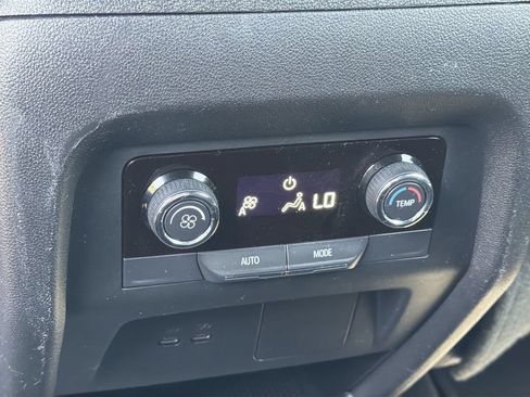 Used 2026 Chevrolet Traverse LT FWD image 24