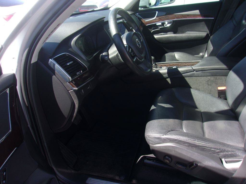 Used 2016 Volvo XC90 T6 Momentum w/ Momentum Plus Package AWD/4WD image 10