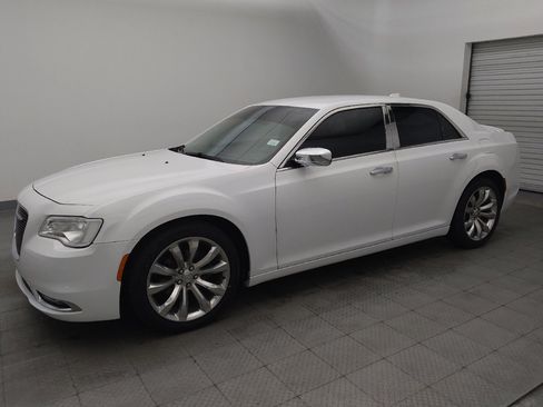 Used 2019 Chrysler 300 Limited image 2