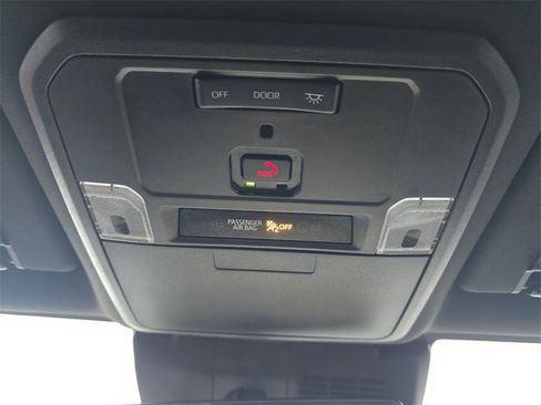 Used 2024 Toyota Tacoma TRD Off-Road image 29