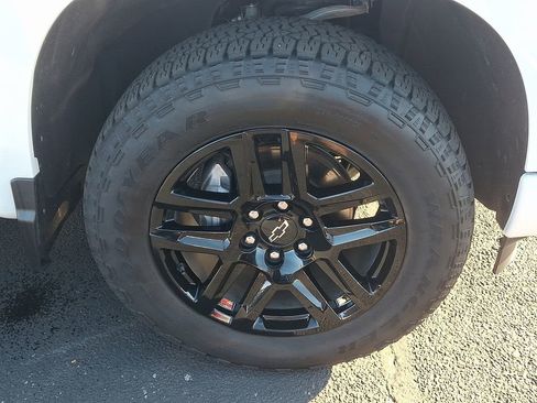 Certified 2025 Chevrolet Silverado 1500 Custom w/ Turbomax Blackout Package image 8