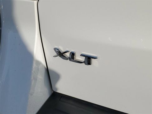 Used 2024 Ford Expedition Max XLT image 8