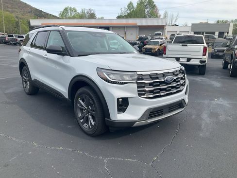 New 2026 Ford Explorer Active w/ Active Comfort Package AWD/4WD image 3