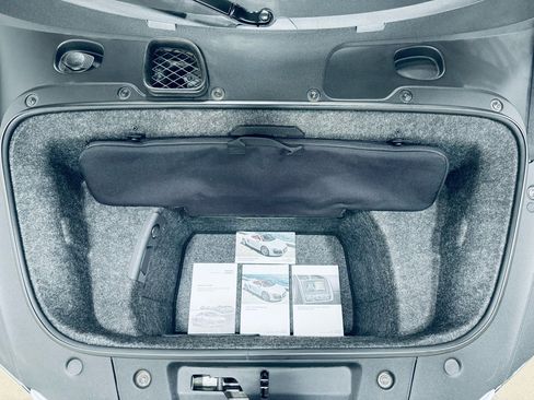 Used 2012 Audi R8 V10 w/ Enhanced Leather Pkg image 17